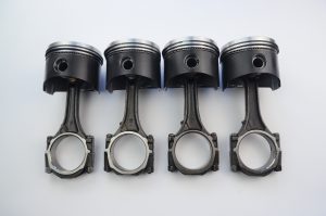 Mahle pistons incl. conrods for 1700 cc V4/ set